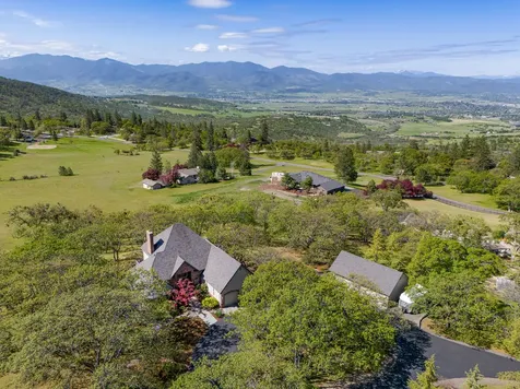6776 Laurelcrest Drive Medford OR 97504