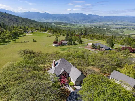 6776 Laurelcrest Drive Medford OR 97504