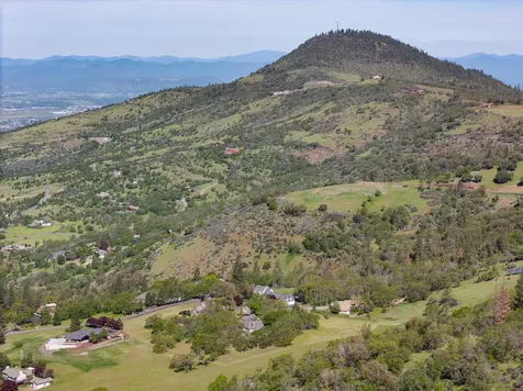 6776 Laurelcrest Drive Medford OR 97504