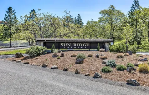 6776 Laurelcrest Drive Medford OR 97504