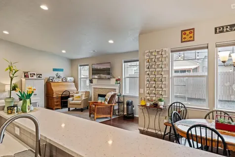 2388 NW Glen Oak Avenue Redmond OR 97756