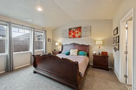 2388 NW Glen Oak Avenue Redmond OR 97756