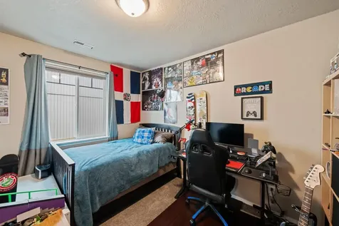 2388 NW Glen Oak Avenue Redmond OR 97756