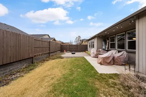 2388 NW Glen Oak Avenue Redmond OR 97756