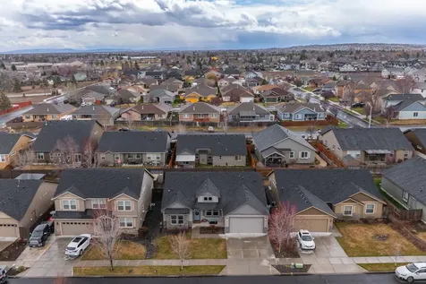 2388 NW Glen Oak Avenue Redmond OR 97756