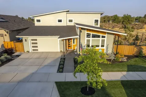 688 NW 13th Street Redmond OR 97756