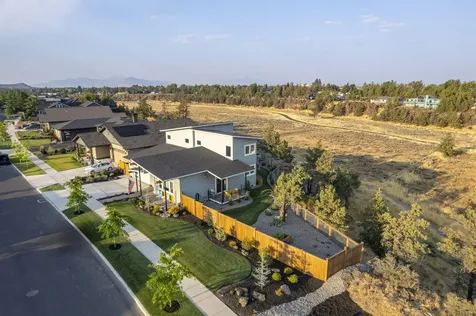 688 NW 13th Street Redmond OR 97756