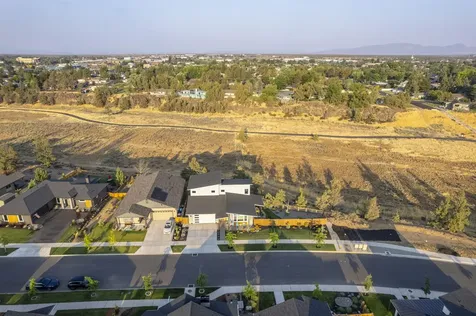 688 NW 13th Street Redmond OR 97756