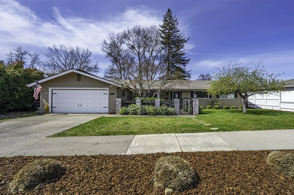 326 Tan Oak Drive Medford OR 97504