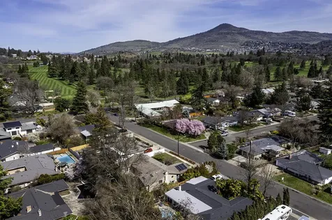 326 Tan Oak Drive Medford OR 97504