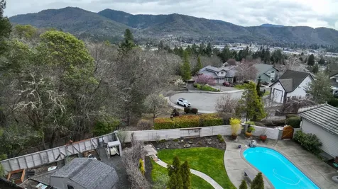 1285 NW Cooke Avenue Grants Pass OR 97526