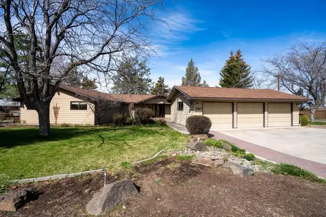 1527 SW Canyon Drive Redmond OR 97756