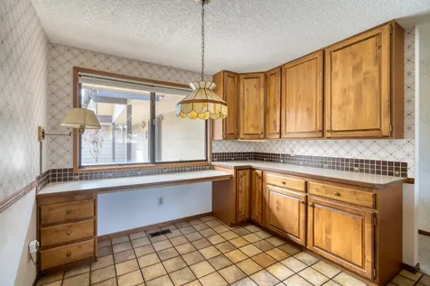 1527 SW Canyon Drive Redmond OR 97756
