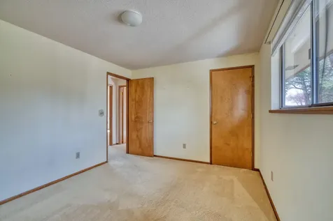 1527 SW Canyon Drive Redmond OR 97756