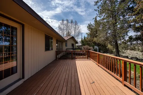 1527 SW Canyon Drive Redmond OR 97756