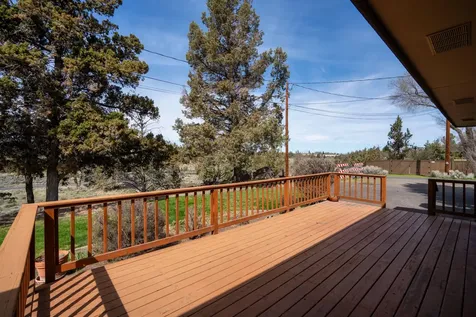 1527 SW Canyon Drive Redmond OR 97756