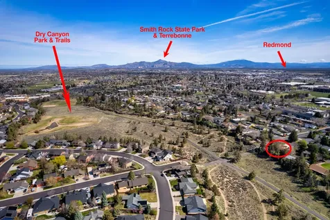 1527 SW Canyon Drive Redmond OR 97756