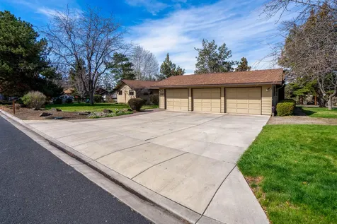 1527 SW Canyon Drive Redmond OR 97756