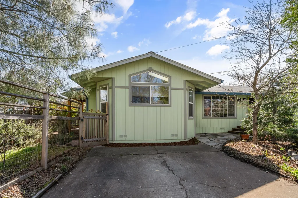 180 Ohio Street Ashland OR 97520