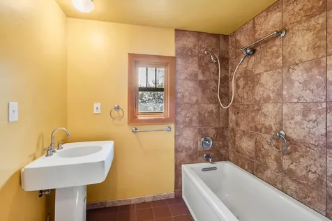 180 Ohio Street Ashland OR 97520