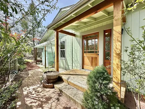 180 Ohio Street Ashland OR 97520