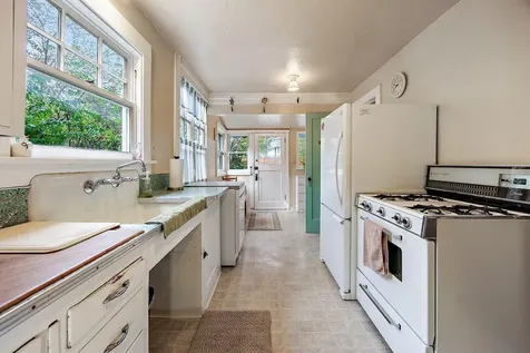 43 Rose Avenue Medford OR 97501