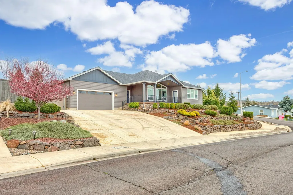 206 Cambridge Terrace Eagle Point OR 97524