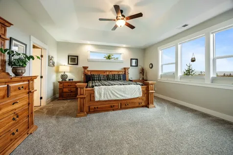 206 Cambridge Terrace Eagle Point OR 97524