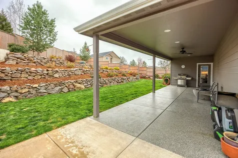206 Cambridge Terrace Eagle Point OR 97524
