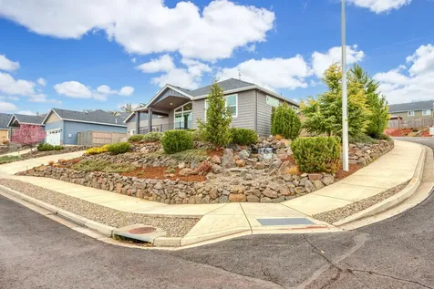 206 Cambridge Terrace Eagle Point OR 97524