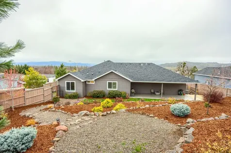 206 Cambridge Terrace Eagle Point OR 97524
