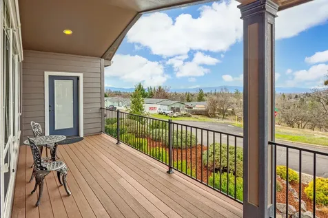 206 Cambridge Terrace Eagle Point OR 97524