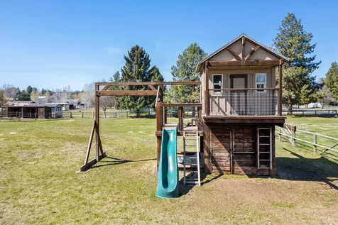 61939 Dobbin Road Bend OR 97702