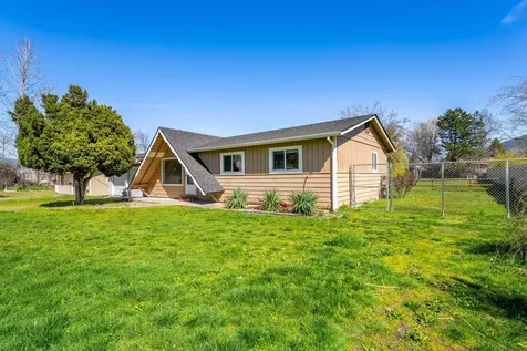 1881 Regina Way Grants Pass OR 97527