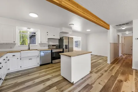 1881 Regina Way Grants Pass OR 97527