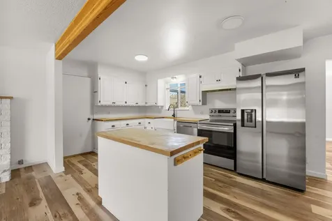 1881 Regina Way Grants Pass OR 97527