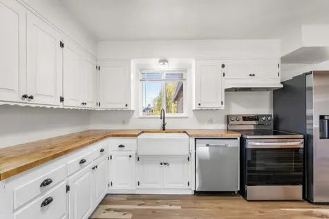 1881 Regina Way Grants Pass OR 97527