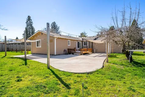 1881 Regina Way Grants Pass OR 97527