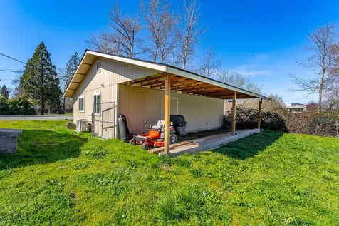 1881 Regina Way Grants Pass OR 97527