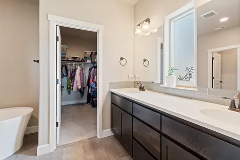 2869 NW 23rd Street Redmond OR 97756