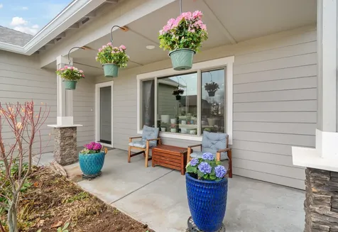 2869 NW 23rd Street Redmond OR 97756