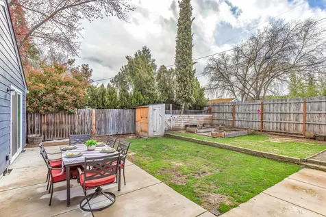827 Palm Street Medford OR 97501