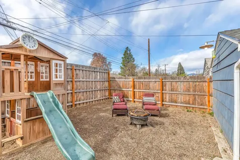827 Palm Street Medford OR 97501