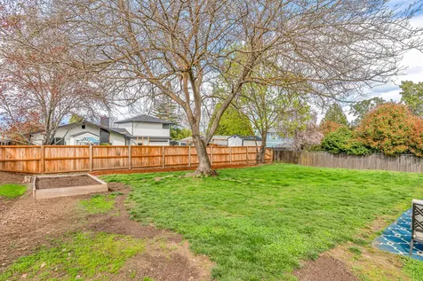 2671 Snowcrest Drive Medford OR 97504