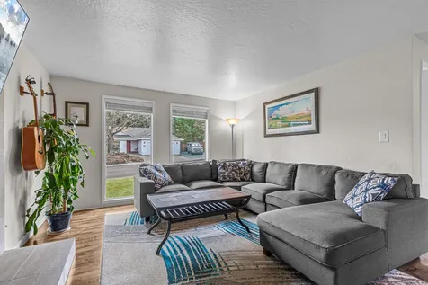 2671 Snowcrest Drive Medford OR 97504