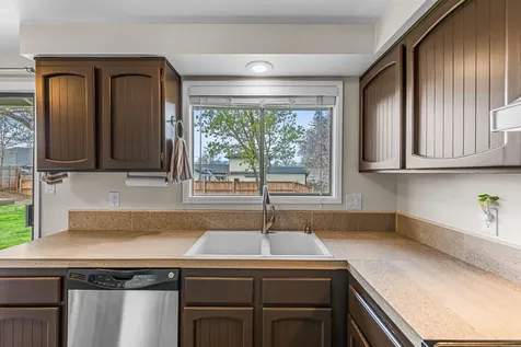 2671 Snowcrest Drive Medford OR 97504