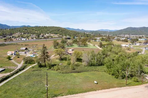 6535 Blackwell Road Central Point OR 97502