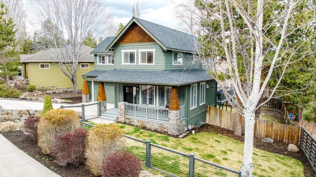 566 NW Greyhawk Avenue Bend OR 97703