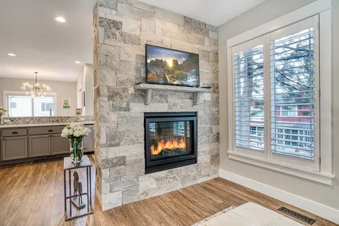 566 NW Greyhawk Avenue Bend OR 97703