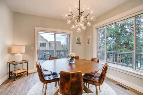 566 NW Greyhawk Avenue Bend OR 97703